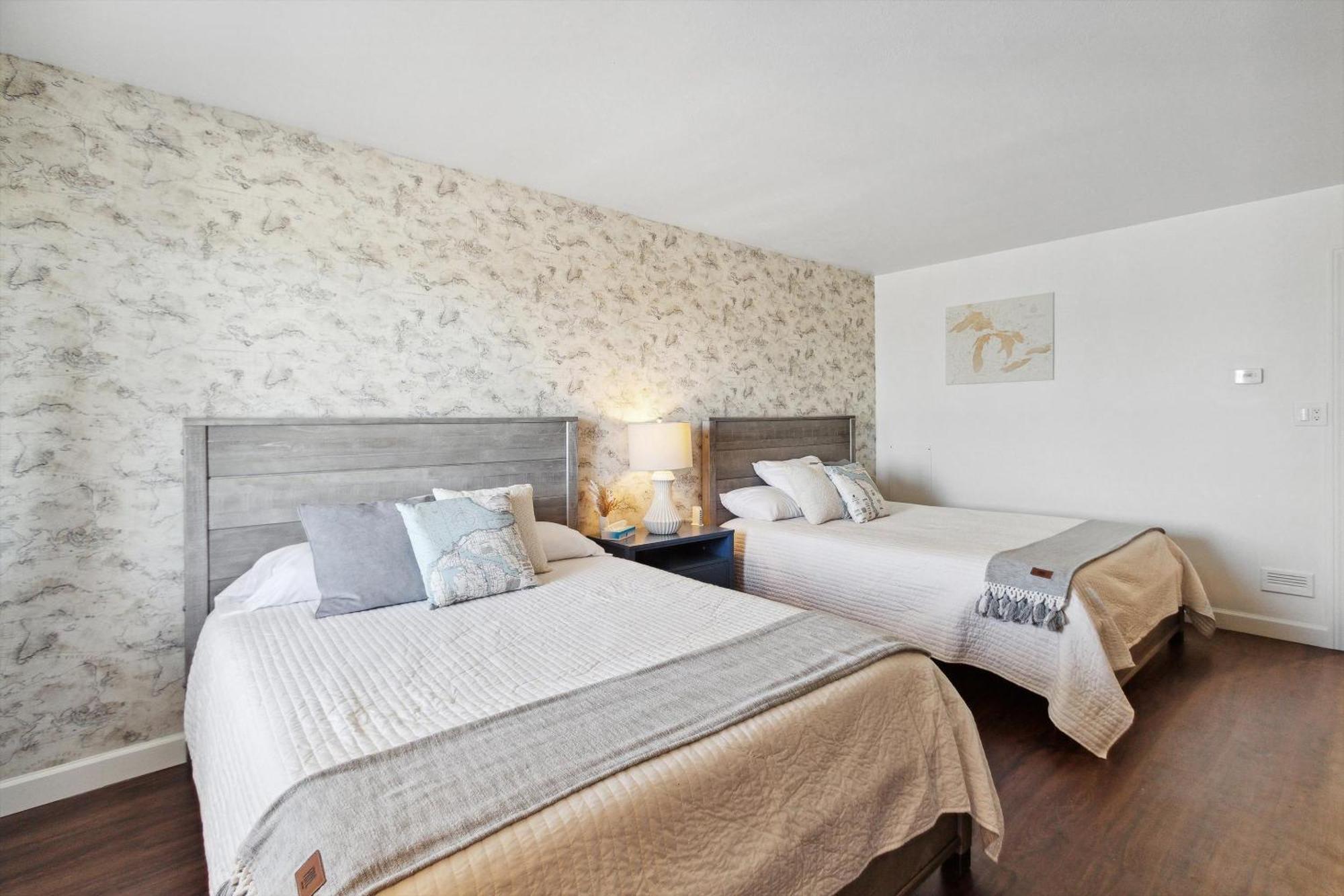 The Bay Inn Петоски Экстерьер фото