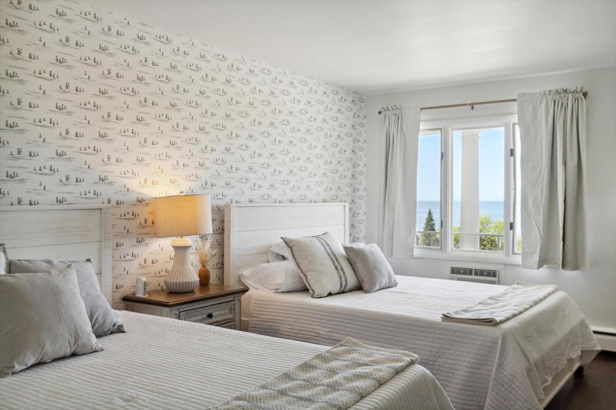 The Bay Inn Петоски Экстерьер фото