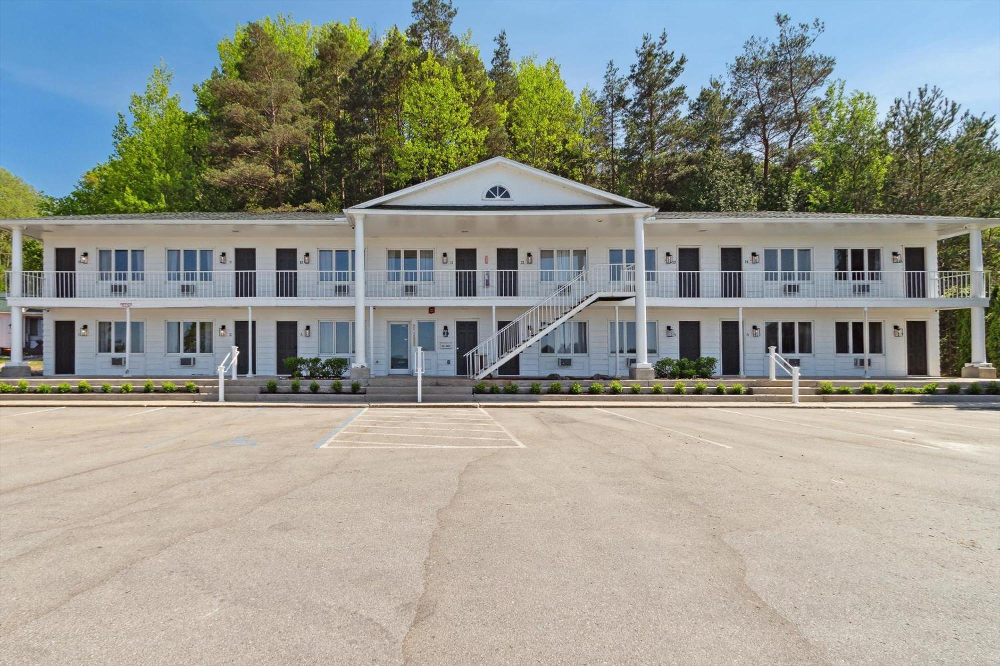 The Bay Inn Петоски Экстерьер фото