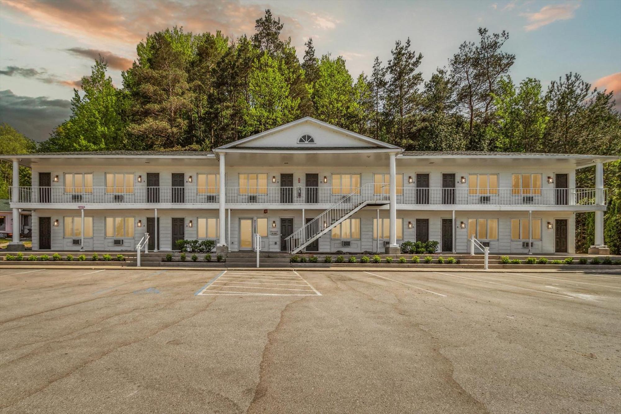 The Bay Inn Петоски Экстерьер фото